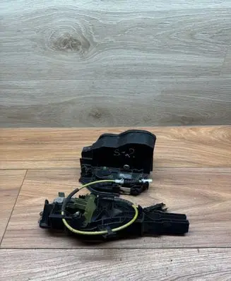 BMW X5 E70 Front door lock T120085