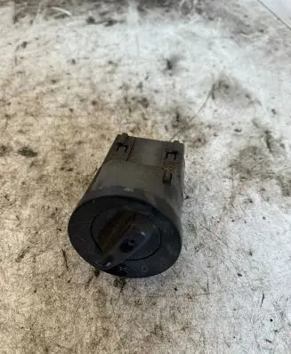 Volkswagen Golf IV Light switch 1C0941531