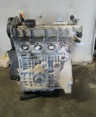 Volkswagen Golf IV Engine 030103019B