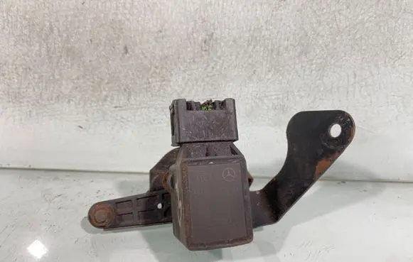 Mercedes-Benz ML W163 Headlight/headlamp level sensor A0105427717