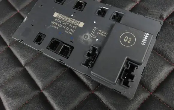 Mercedes-Benz CLK A209 C209 Door control unit/module 2098201926