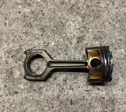 BMW 5 GT F07 Piston with connecting rod