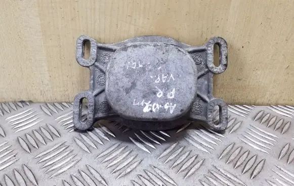 Audi A6 S6 C6 4F Engine mounting bracket 4B0199335L