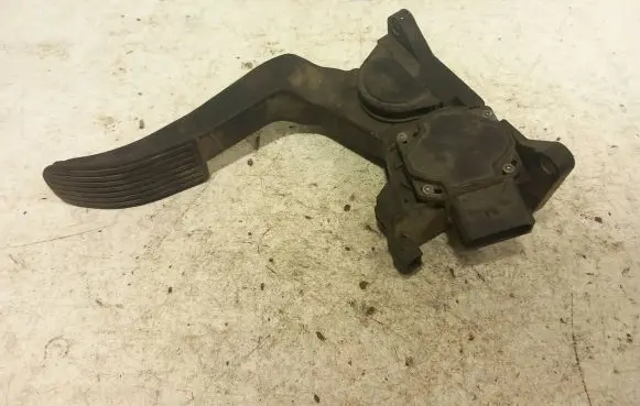 Mercedes-Benz Vito Viano W638 Accelerator throttle pedal A9013000404 082305036 0281002335