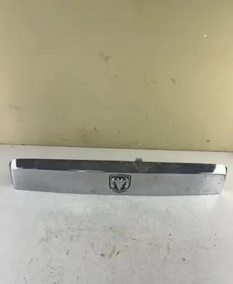 Trunk door license plate light bar