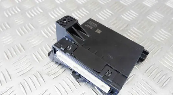 Toyota Prius+ (ZVW40) Air conditioner control unit module 8865047413