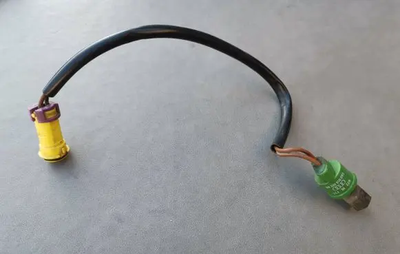 Audi 100 S4 C4 Air conditioning (A/C) pressure sensor 8A0959482AB