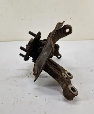 Toyota RAV 4 (XA40) Front wheel hub 