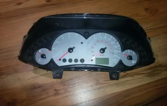 Ford Focus Speedometer (instrument cluster) 98ap10b885aa
