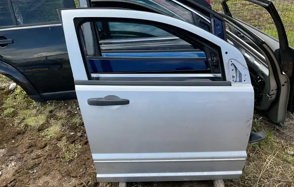 Dodge Caliber Front door