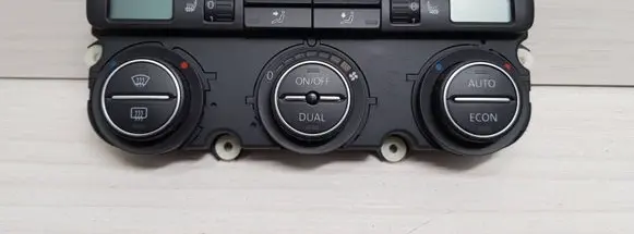 Volkswagen PASSAT B6 Climate control unit 74677532