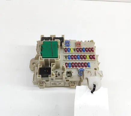 Isuzu D-Max Fuse module 8981667520 5F220542