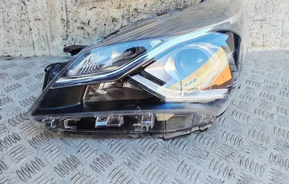 Toyota Yaris Headlight/headlamp 0D197 0D198 9922681017