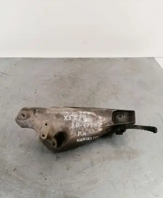 BMW X5 E70 Engine mounting bracket 6772679 22116772679