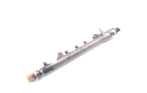 Volkswagen Touran II Fuel main line pipe 03L089H 03L906051