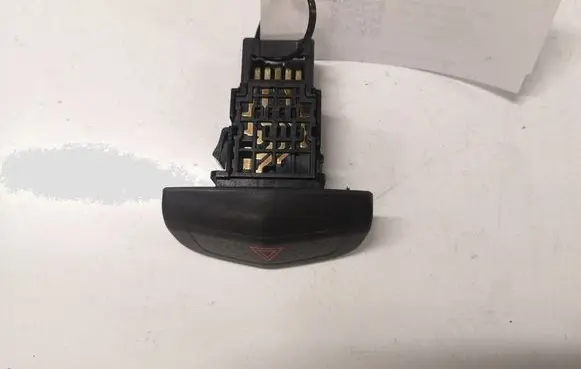 Nissan Primera Hazard light switch 06016