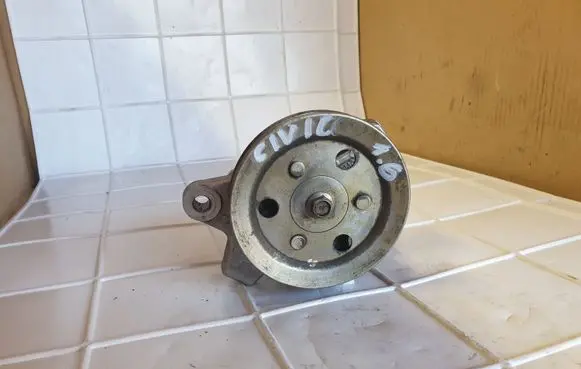 Honda Civic Power steering pump P2A617037W