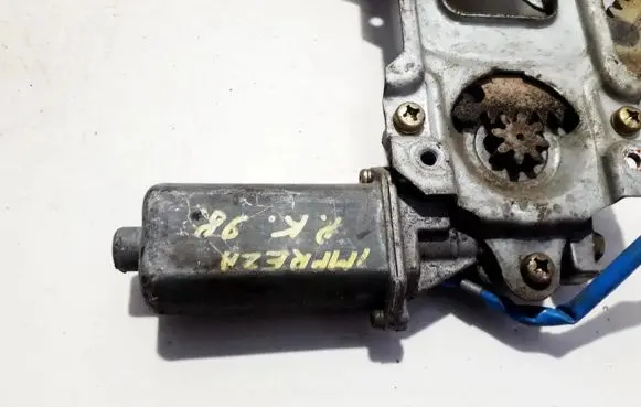 Subaru Impreza I Front door window regulator motor