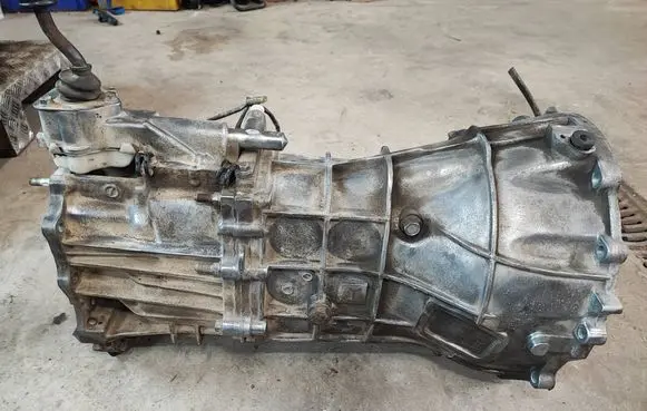 Isuzu D-Max Manual 5 speed gearbox 82140656