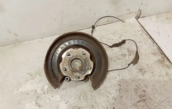 Rear wheel hub spindle/knuckle