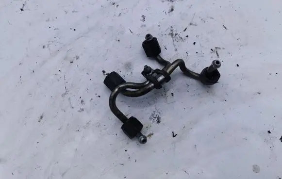 BMW 5 E60 E61 Fuel injector supply line/pipe NOCODE