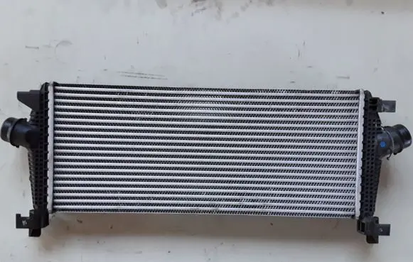 Opel Zafira C Intercooler radiator 111554