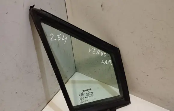 Toyota Corolla Verso AR10 Front door vent window glass four-door 682150F010 43R00097