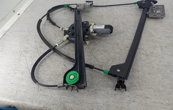 Peugeot 206 CC Front door window regulator with motor 9661874380