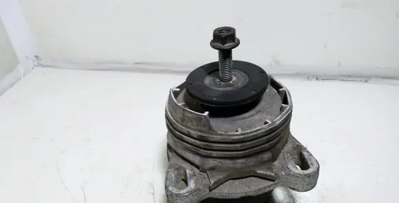 Ford Transit Engine mount bracket 1710332A