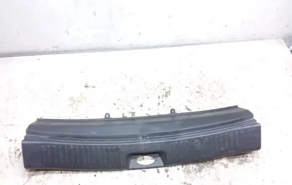 Trunk/boot sill cover protection