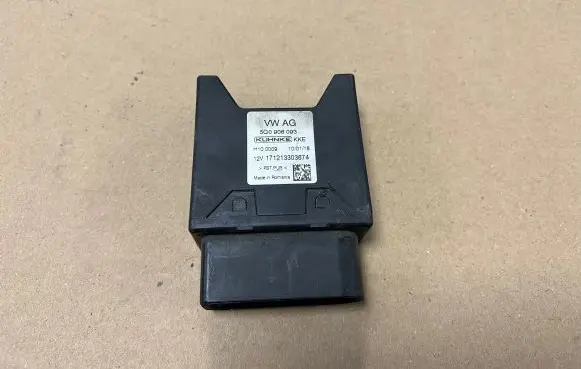 Volkswagen Jetta VII Fuel injection pump control unit/module 5Q0906093