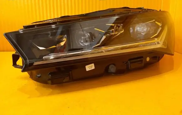 Skoda Superb B9 Headlight/headlamp 3P1941015A