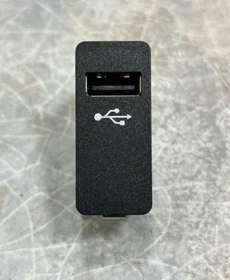 BMW 1 F20 F21 USB socket connector 6820397