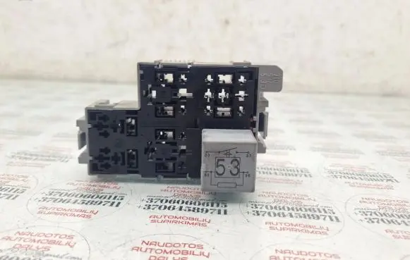 Volkswagen Touareg I Relay mounting block 7L0937503D