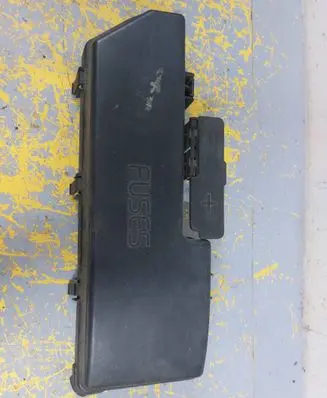 Volvo S60 Fuse box cover 9494211