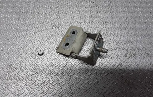 Suzuki Liana Tailgate/trunk/boot hinge
