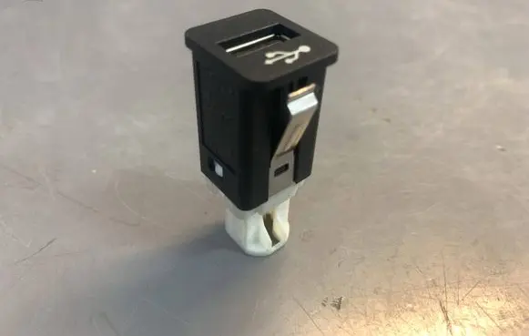 BMW 7 F01 F02 F03 F04 USB socket connector 9237656