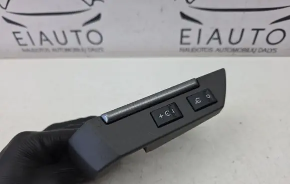 Land Rover Discovery 3 - LR3 Steering wheel buttons/switches XPD500591WVH 5H2214K147EA