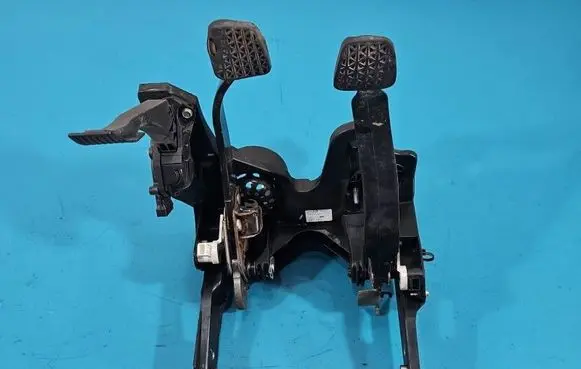 Opel Astra J Pedal assembly GPV009765 IMPRK1571084