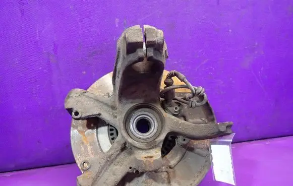 Skoda Octavia Mk1 (1U) Front wheel hub spindle knuckle