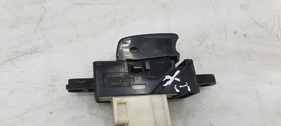 Nissan X-Trail T30 Electric window control switch NOCODE