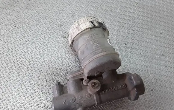 Master brake cylinder