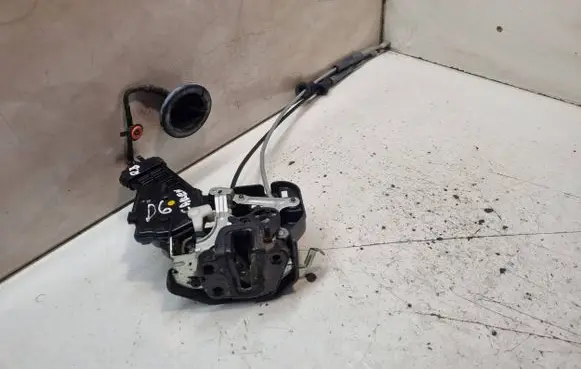 KIA Carens II Rear door lock