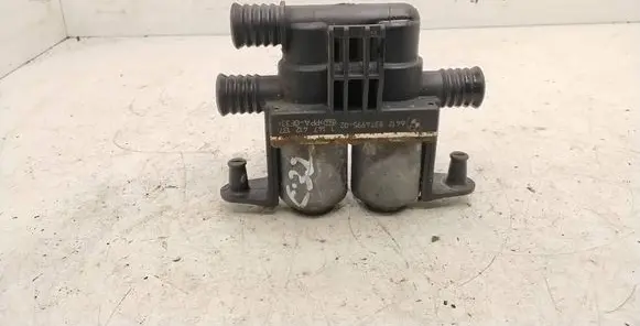 BMW 5 E39 Coolant heater control valve 1147412137 8374995