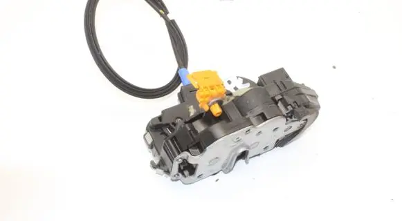 Opel Mokka Coupe door lock (next to the handle) 