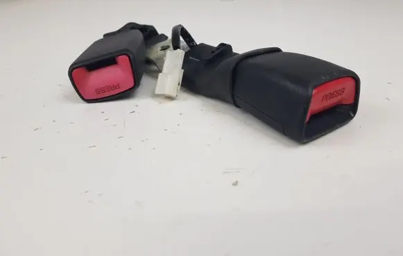 Lexus GS 300 350 430 450H Middle seatbelt buckle (rear) E519005 E063002