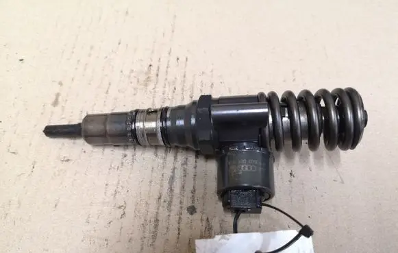 Audi A4 S4 B7 8E 8H Fuel injector 03G130073G