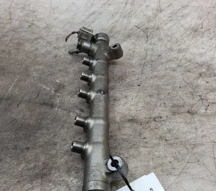 Volvo V60 Fuel main line pipe 31303612