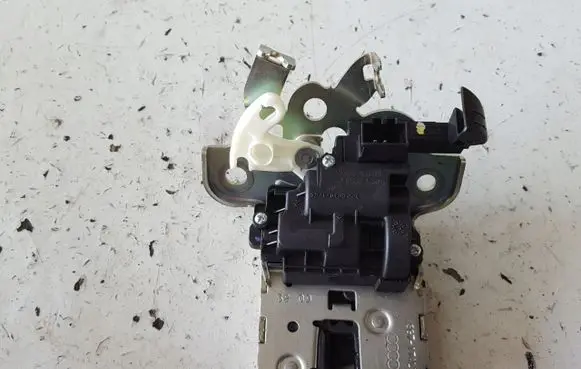 Audi A8 S8 D4 4H Tailgate/trunk/boot lock/catch/latch 4H0827505