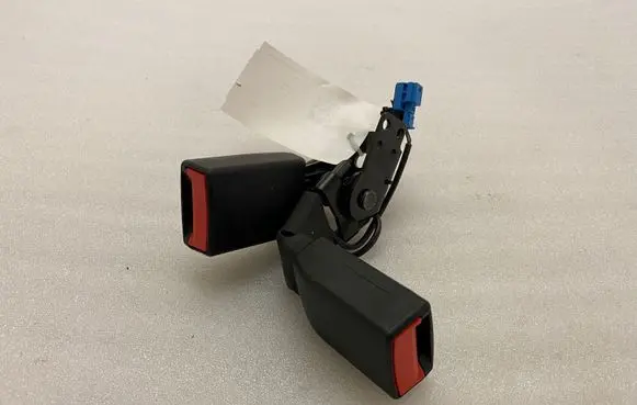 Middle seatbelt (rear)